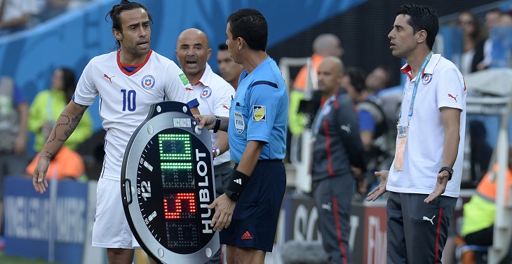 FIFA autorizó cinco cambios por partido de forma provisional tras receso por coronavirus