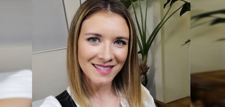 Carla Jara aseguró que le llegó el 'viejazo' y posó mostrando sus canas