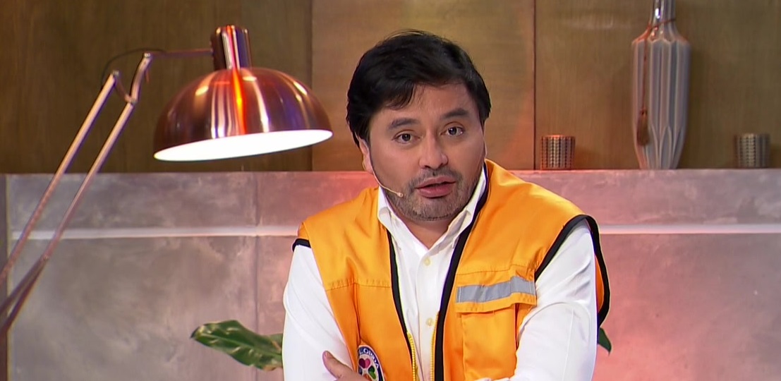 Carter metió la pata en Aquí somos todos: llamó a carabineros de 'pacos' frente a uno y él reaccionó