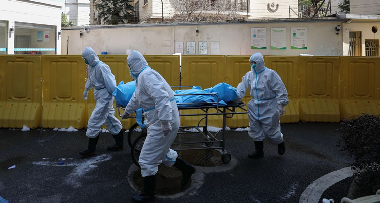 Hombre muere en su hogar por COVID-19 en San Joaquín: tras 17 horas aún no retiran su cuerpo