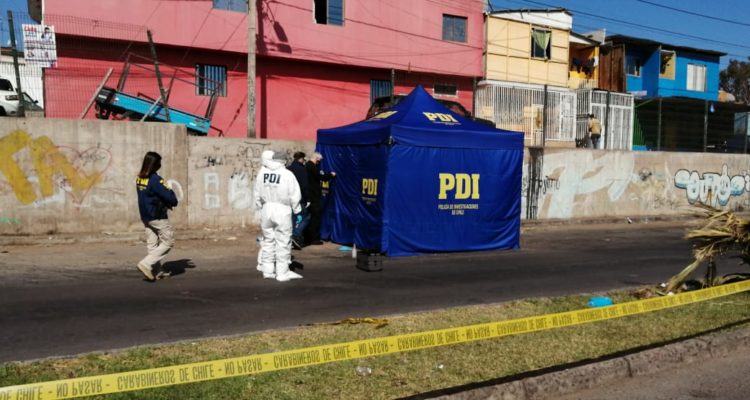 Encuentran cuerpo de mujer al interior de una bolsa en Iquique: revisarán cámaras de vigilancia
