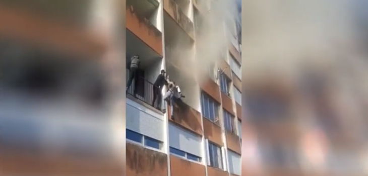 Dos jóvenes protagonizan épico rescate en París: lograron salvar a anciano de morir en un incendio