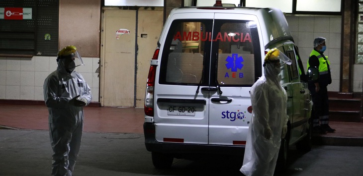 Hospitales de la región Metropolitana al borde del colapso con urgencias saturadas y largas esperas