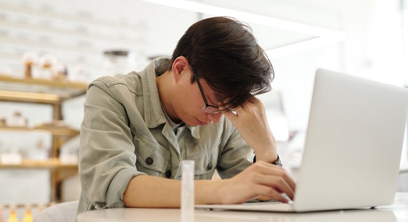 ¿Cómo puedo identificar si el teletrabajo está afectando mi salud mental? Expertos lo explican