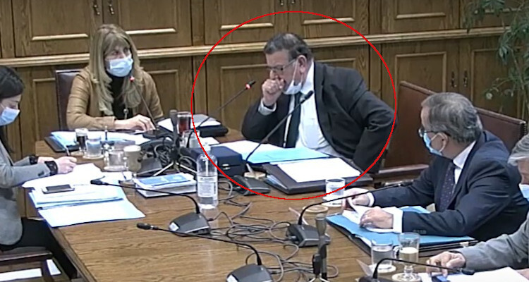 Senador Quinteros tosió, tocó micrófono y saludó de beso a Rincón antes de dar positivo a COVID-19