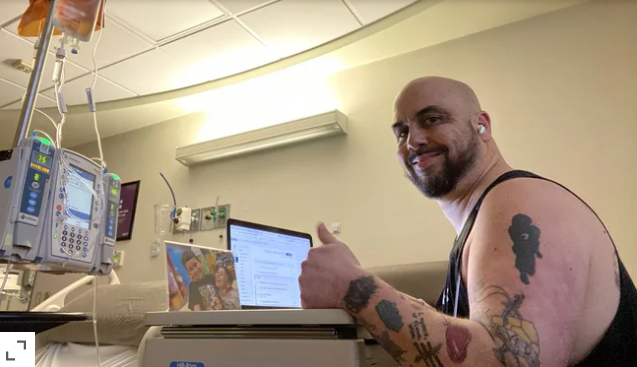 Wil Loesel, el profesor que sigue enseñando desde el hospital tras ser diagnosticado con cáncer