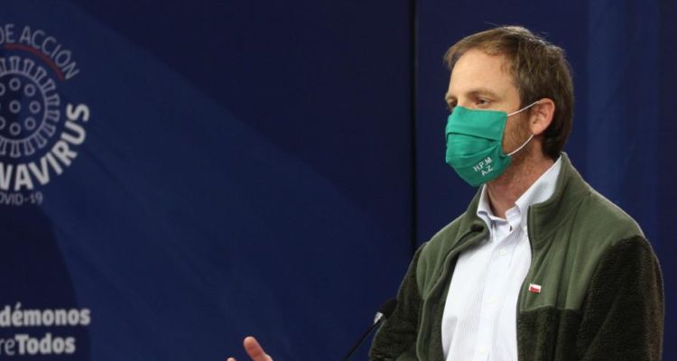 Chofer del subsecretario Arturo Zúñiga fue hospitalizado con síntomas de COVID-19