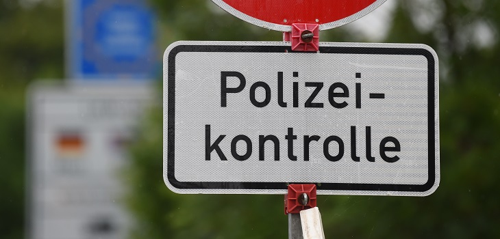 Austriaco es multado por emitir una 