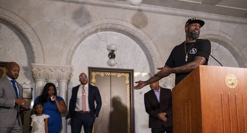 ExNBA lanza duras palabras por muerte de George Floyd: 