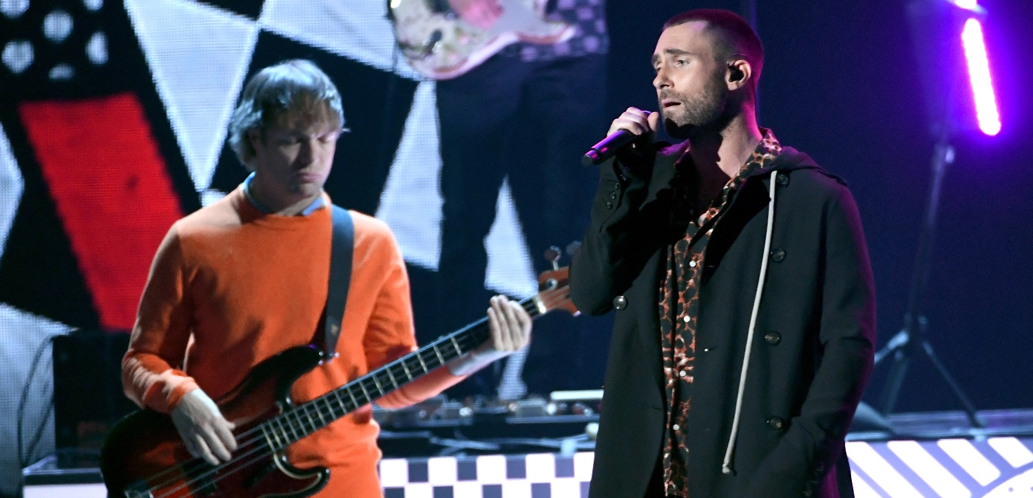 Bajista de Maroon 5 fue detenido tras ser denunciado por violencia intrafamiliar