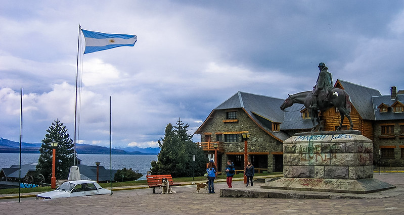 Cuarentena total lo dejó atrapado en Bariloche, familia lo acogió y él violó a la hija de 11 años