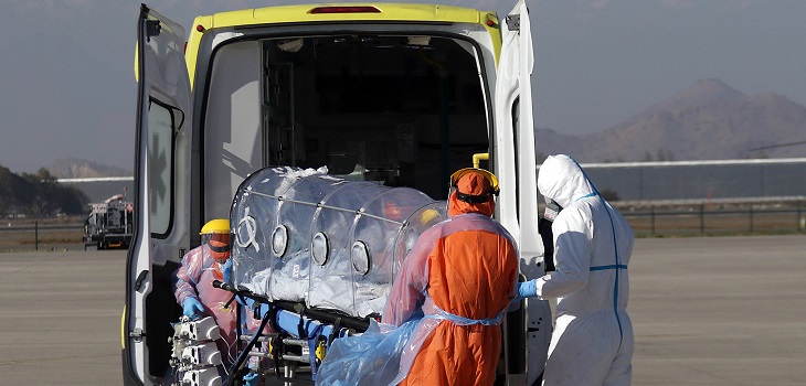 Desde Santiago hasta Puerto Montt: trasladan a cuatro nuevos pacientes críticos con COVID-19