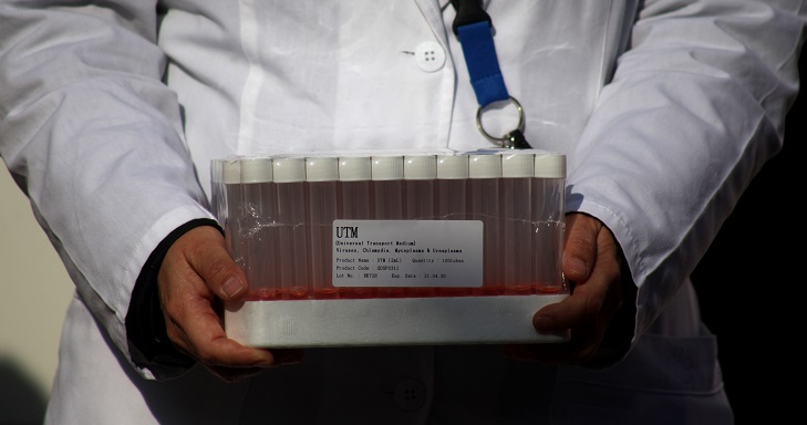 Casos de COVID-19 siguen al alza con 3.394 nuevos contagios: hay casi mil hospitalizados