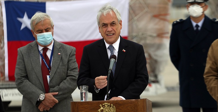 Piñera explica por qué optó por cajas de alimentos en vez de dinero o 
