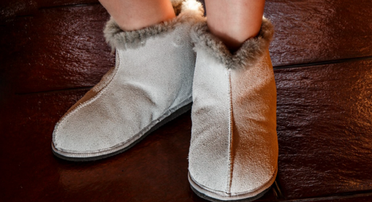 ¿Cómo el cuerpo mantiene el calor en los pies? Especialistas explican y aconsejan qué calzado usar