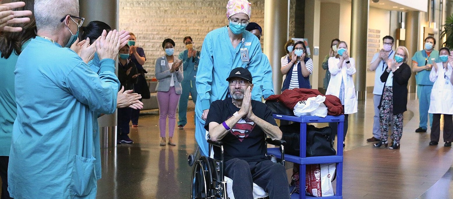 Adulto mayor sobreviviente de COVID-19 recibió factura por más de 1 millón de dólares del hospital