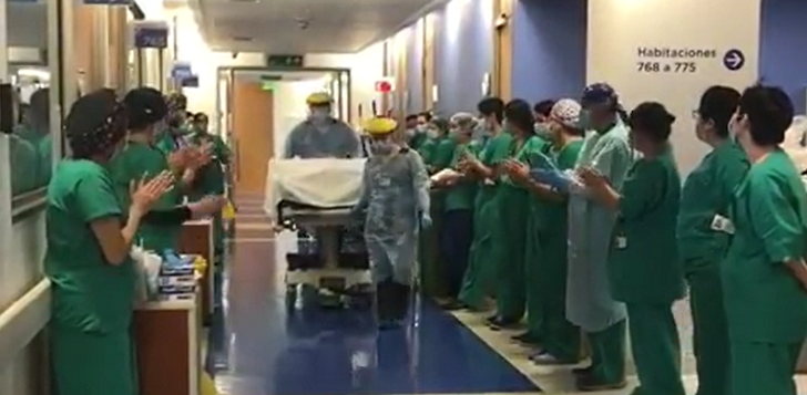 Entre aplausos: doctor Ugarte compartió sensible último adiós de médico que falleció por COVID-19