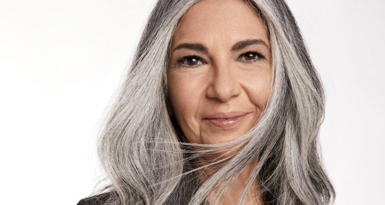 Pantene sorprende con su nuevo spot y celebra la diversidad del pelo, incluyendo las canas