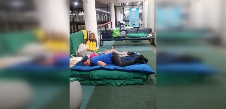 La historia de la pareja que desde marzo vive en el Aeropuerto de Santiago esperando volver a Cuba