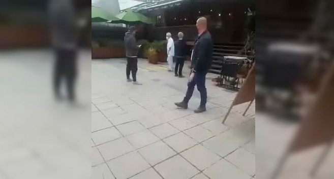 ¿Producto esencial? Viralizan video de presidente Piñera en tienda de vinos durante cuarentena