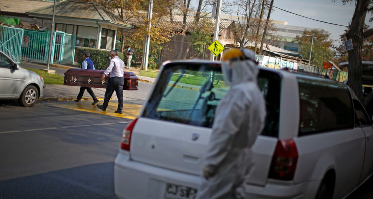 Minsal habría informado más de 5 mil muertos por Covid-19 a la OMS, superior a comunicados en Chile