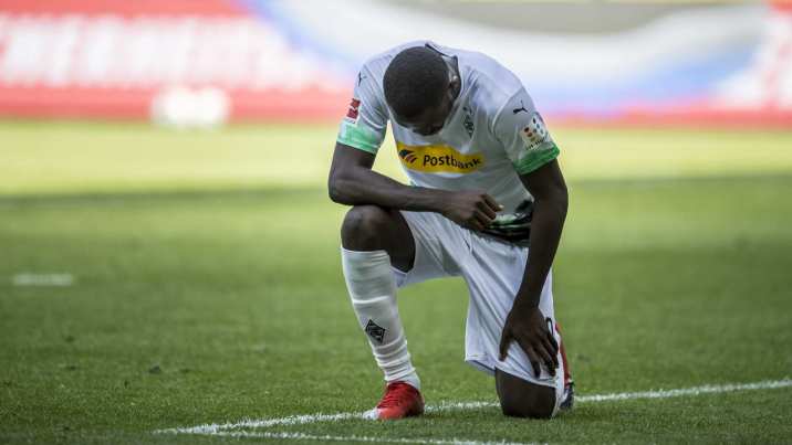 Cuatro jugadores arriesgan sanciones por realizar protestas antirracistas en la Bundesliga