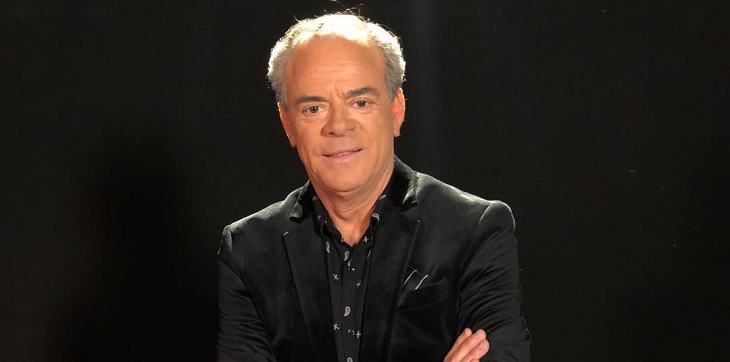 Eduardo Cruz Johnson reveló que condujo en short el noticiero de TVN: 