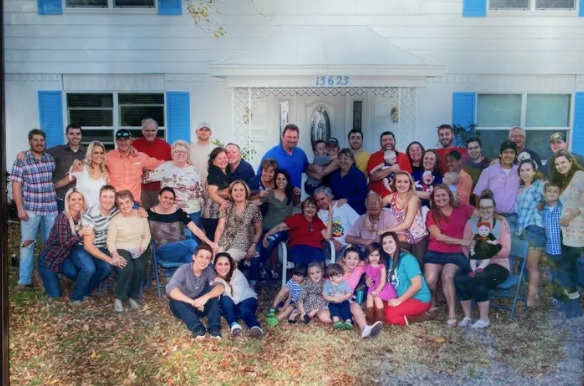 Fiesta sorpresa reunió a 55 familiares