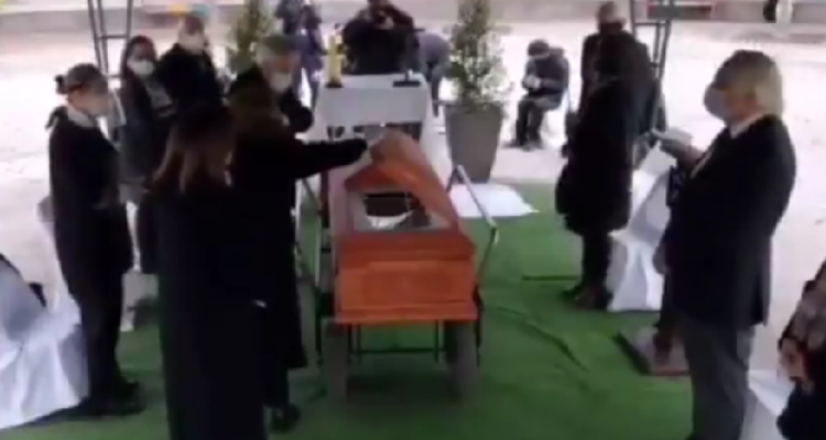¿31 personas en funeral de tío de Piñera? Seremi de Salud explicó quiénes son las 11 personas extra