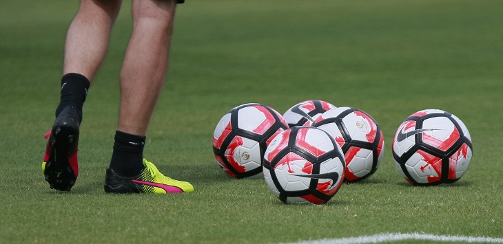 Futbolista fue detenido durante entrenamiento de club francés tras ser denunciado por maltrato