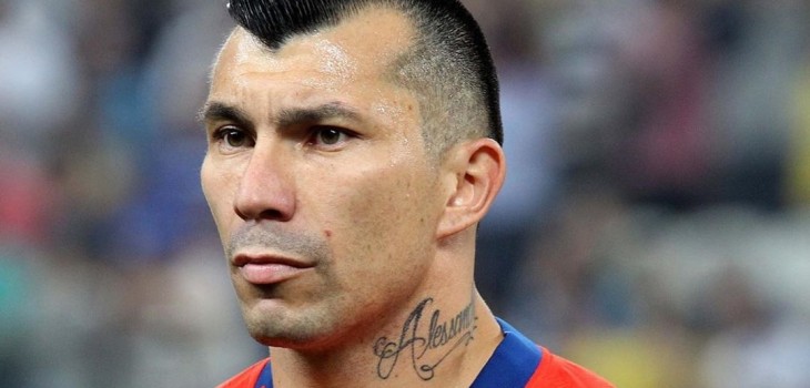 Gary Medel se enfureció con seguidor que le hizo singular petición y luego lo insultó