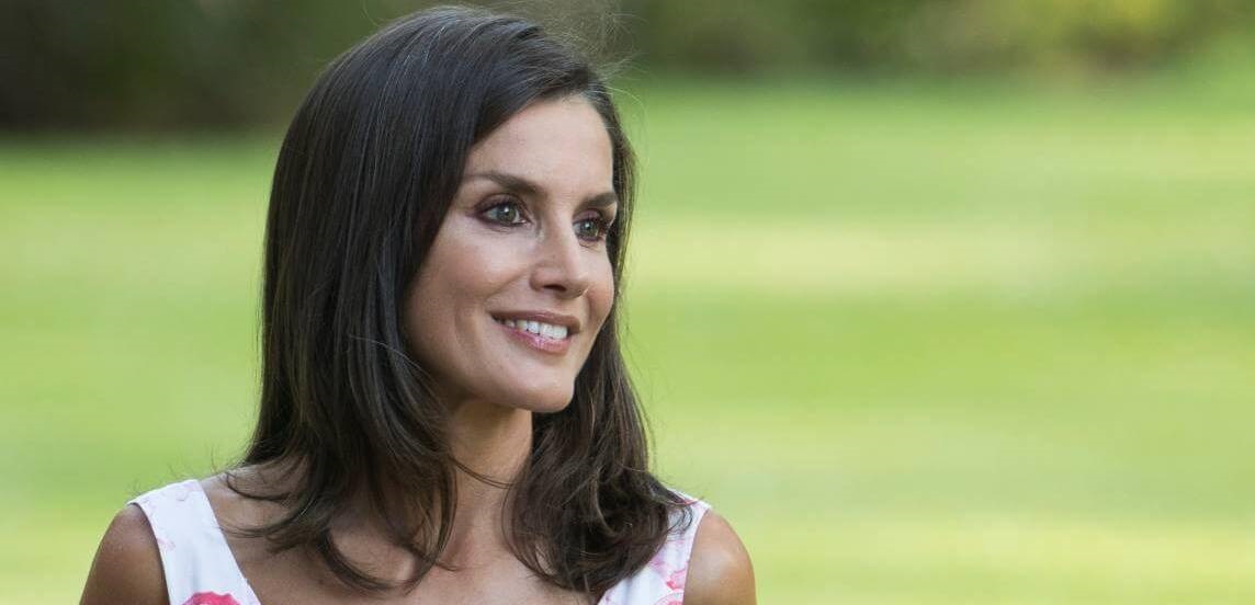 Reina Letizia y el tierno gesto que tuvo con niña tras no poder saludarla por distanciamiento social