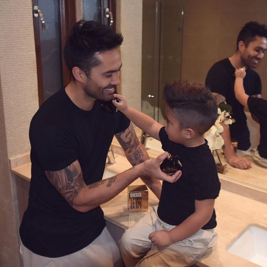 Luis Jiménez le cambió el look a su hijo