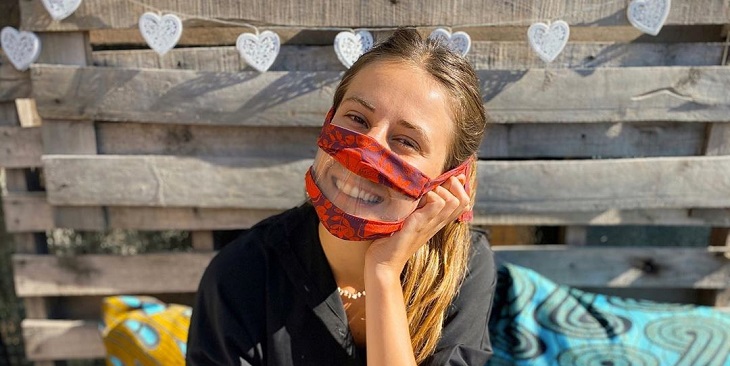 Mascarillas para gente con hipoacusia y sordera: el creativo emprendimiento de una joven argentina