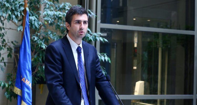 Presidente de la Cámara golpea la mesa y advierte a Piñera que el Congreso es un poder independiente