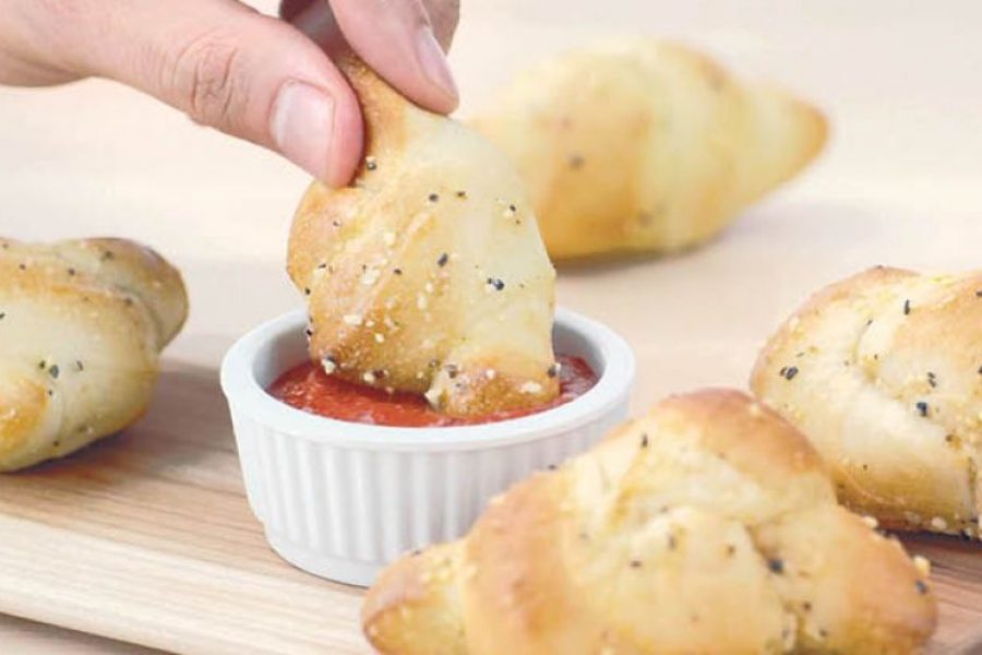 La receta para preparar nudos de ajo al estilo Papa John's y utilizando solo 6 ingredientes