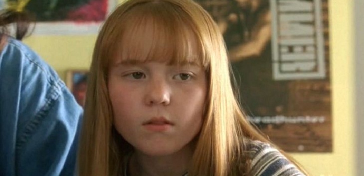 ¿Te acuerdas de la amiga pelirroja de Ricky Ricón? Así luce a 26 años del estreno de la película