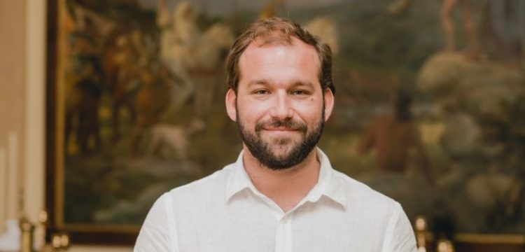 Detienen a concejal de Providencia por infringir cuarentena: estaba practicando skate