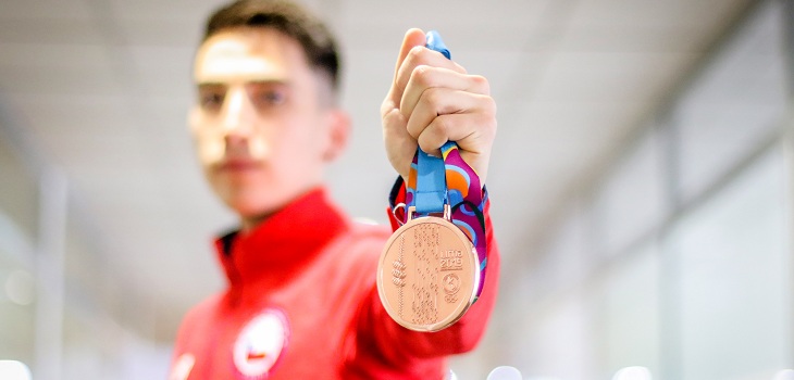 Team Chile galardonó a deportistas que trabajan en centros de salud: luchan contra el COVID-19