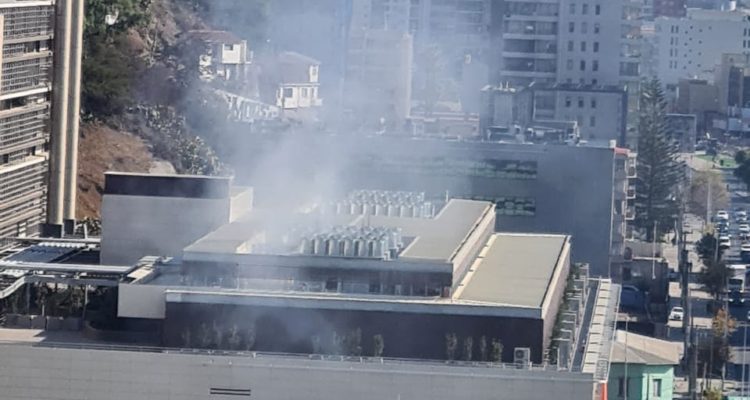 Bomberos acuden al hospital Gustavo Fricke por emanación de humo