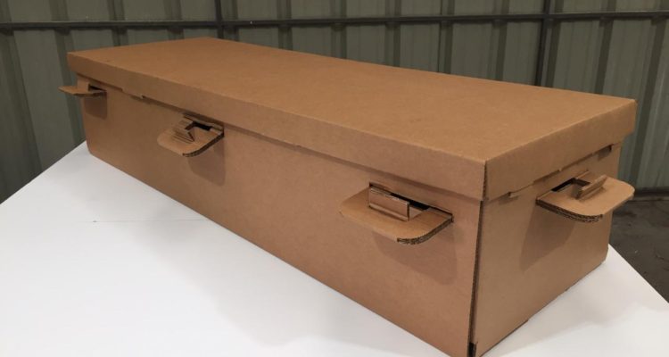 Prohíben ataúdes de cartón en Chile: autoridades exigen sellado hermético e impermeabilidad