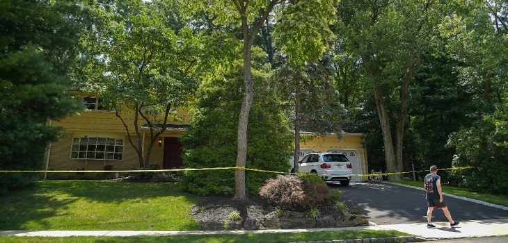 Asesinan en la puerta de su casa a hijo de jueza que investiga arista de caso Jeffrey Epstein