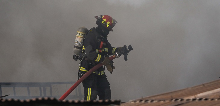 Vecinos de Llolleo incendiaron vivienda de hombre acusado de violar a menor de 11 años