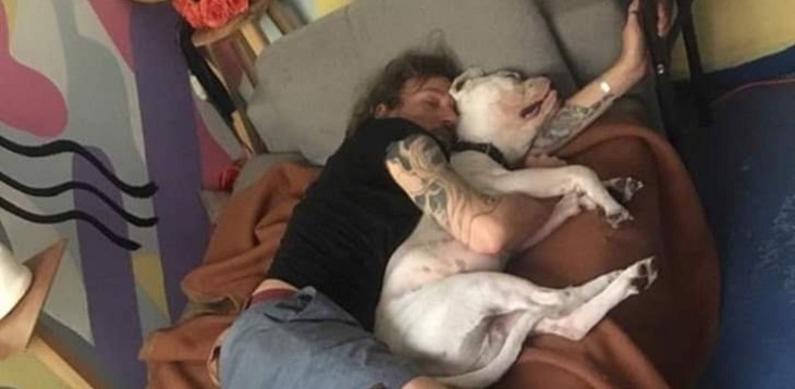 Actor francés falleció tras lanzarse a un foso de azufre para salvar a su perrita