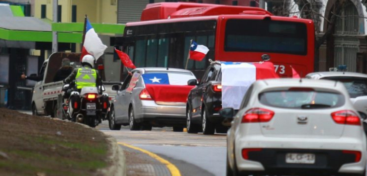 Una veintena de adherentes al Rechazo se reúnen en la capital: Carabineros los invitó a retirarse