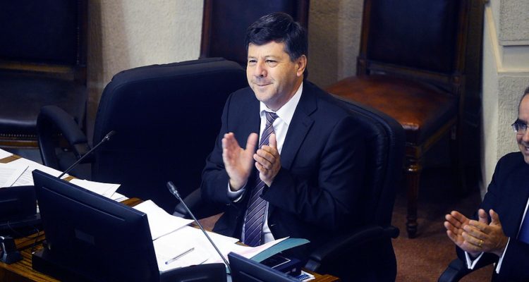 Castro (RN) anuncia apoyo a retiro del 10% y proyecto sumaría los votos para aprobación en el Senado