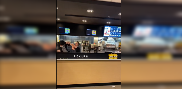 Hombre golpeó a empleado de McDonald's luego que este se negara a atenderlo sin mascarilla
