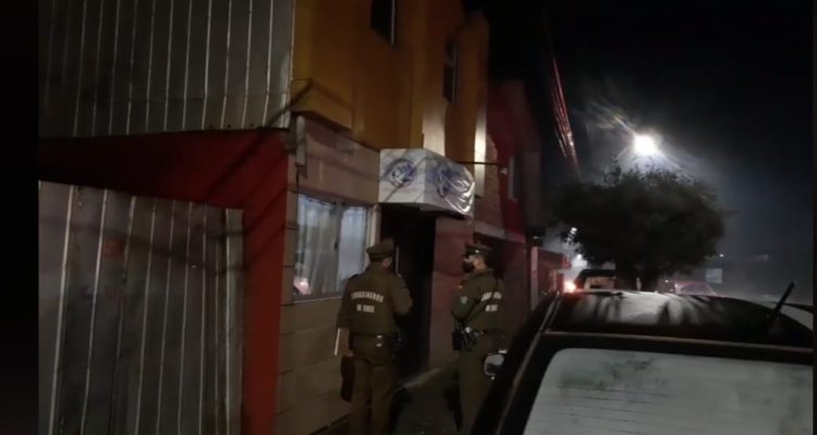 Irresponsables: sorprenden a 20 personas sin mascarillas en un culto evangélico de Nueva Imperial