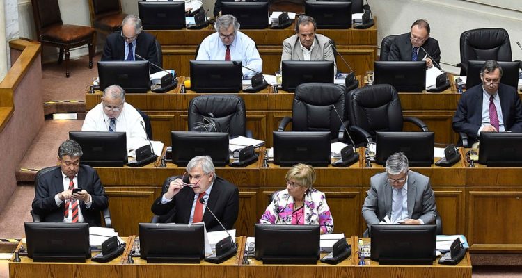 Los cinco votos claves de senadores oficialistas que podrían definir proyecto de retiro de pensiones