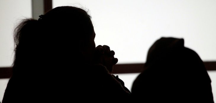 Mujer que iba a denunciar violación fue detenida por no respetar toque de queda en Pichilemu